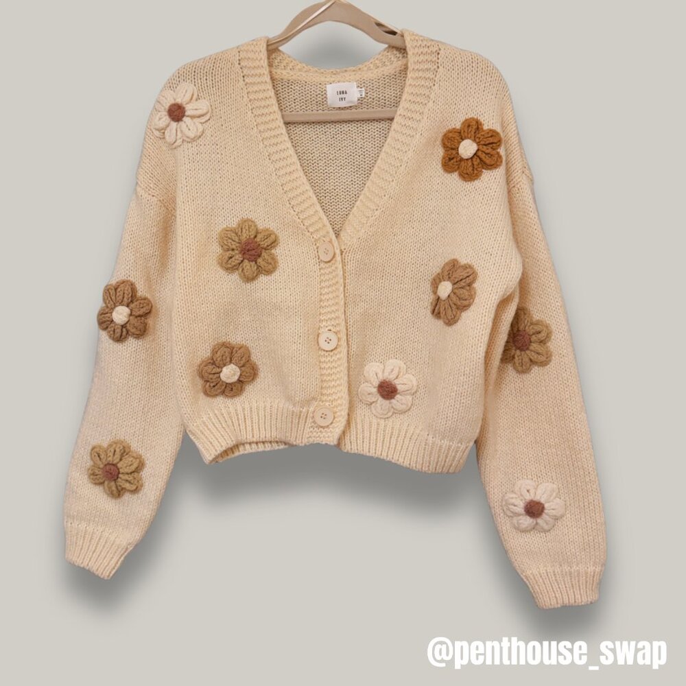 Luna Ivy Floral 3D Knit Chunky Cardigan Sweater in Cream Neutrals, Size M